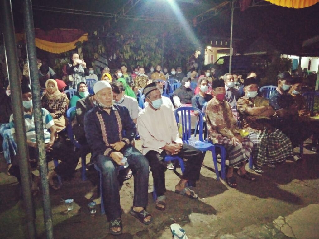 Solihin Adnan Berikan Sumbangan Pribadi, Musollah dan lampu Jalan 1