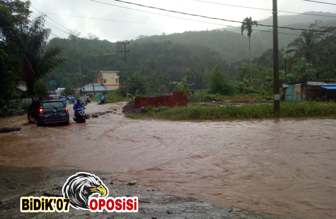 Jalan Raya Talang Ulu Lebong Diterjang Banjir