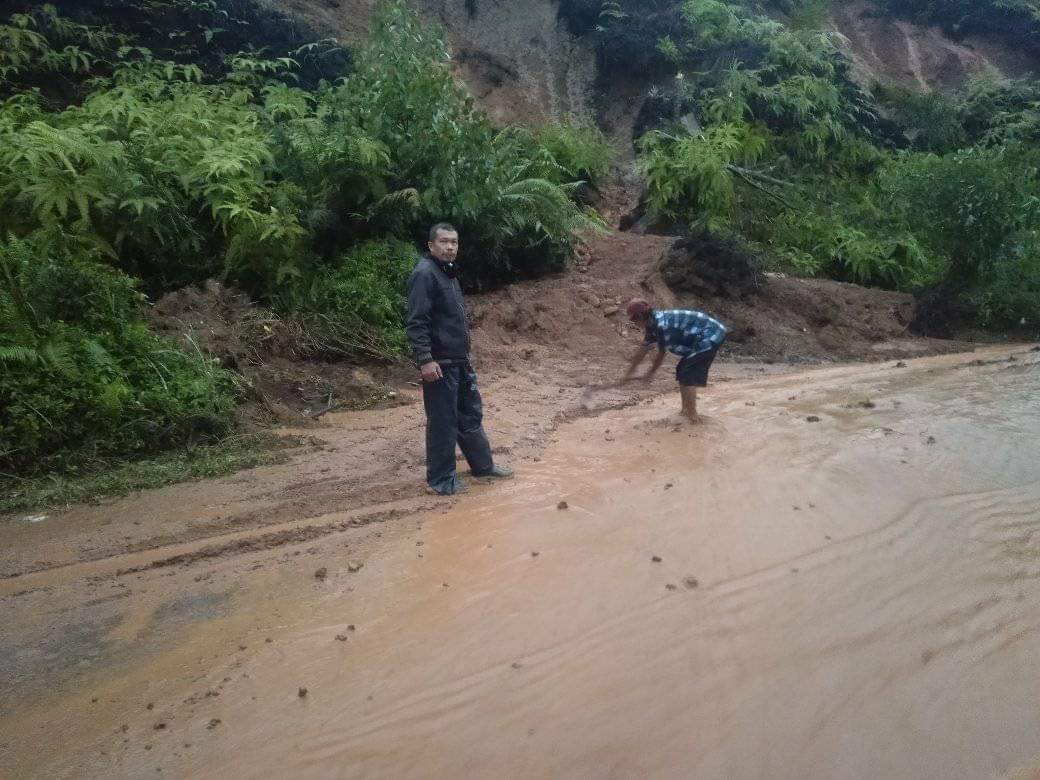 Jalan Pinang Belapis Rawan Bencana & Rusak Parah “Kita Usulkan Di Musrenbang”