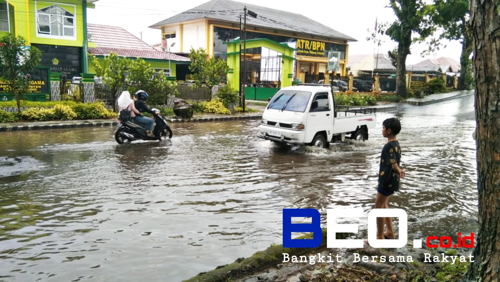 Eko Herry Purnomo, ST Pjs Kadis PUPRPKP Rejang Lebong; REKONSTRUKSI JALAN SUKOWATI : ADA PENURUNAN KETINGGIAN VOLUME DEPAN KAKEMENAG REJANG LEBONG 5