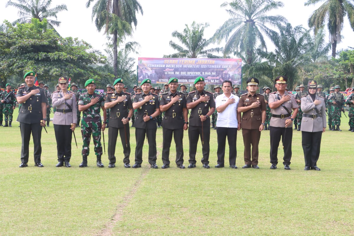 Kapolres Simalungun Hadiri Upacara Sertijab Komandan Yonif 122/Tombak Sakti, Wujud Sinergitas TNI-Polri 2
