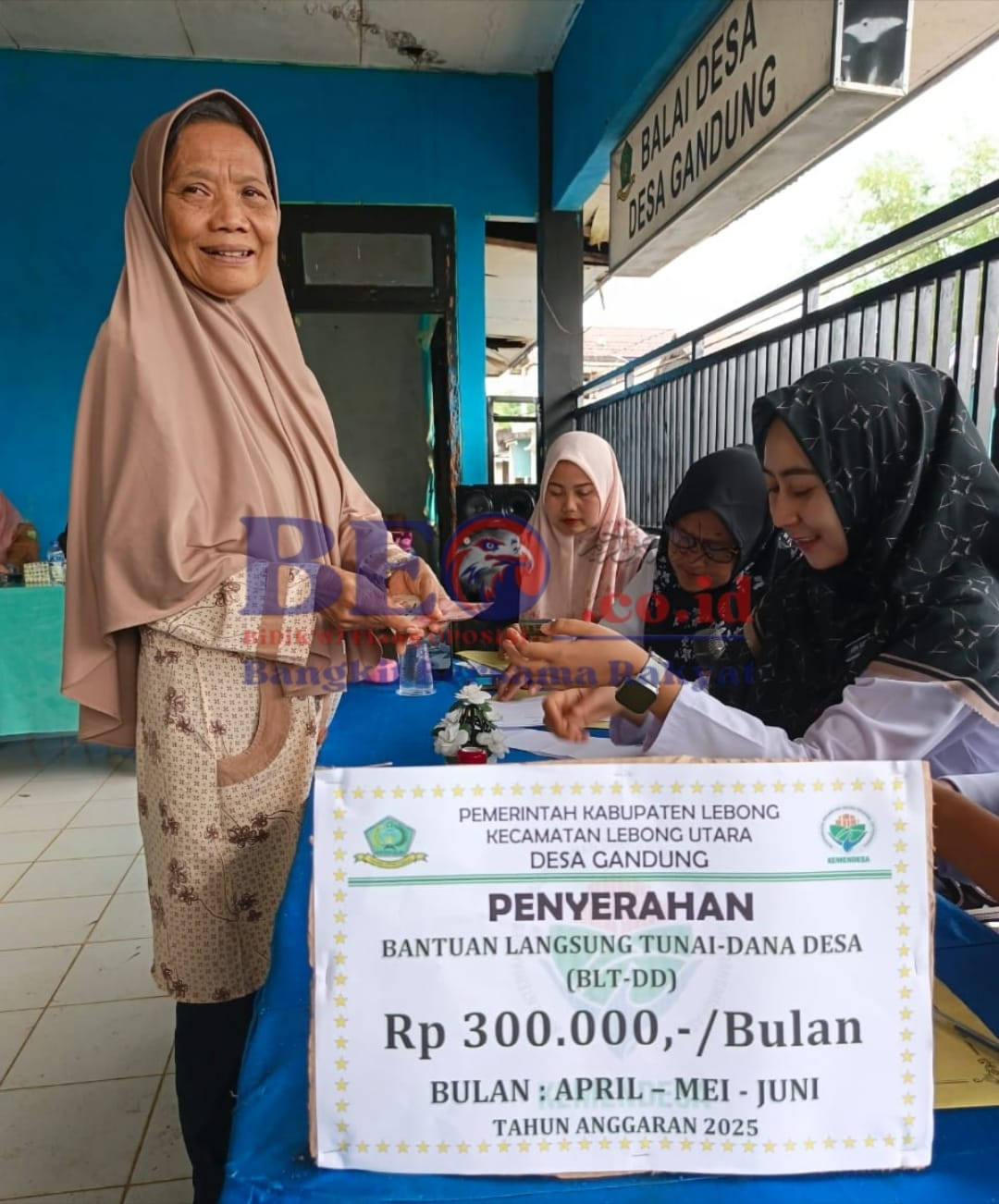 Pemdes Gandung Salurkan BLT – DD Periode April – Juni 2