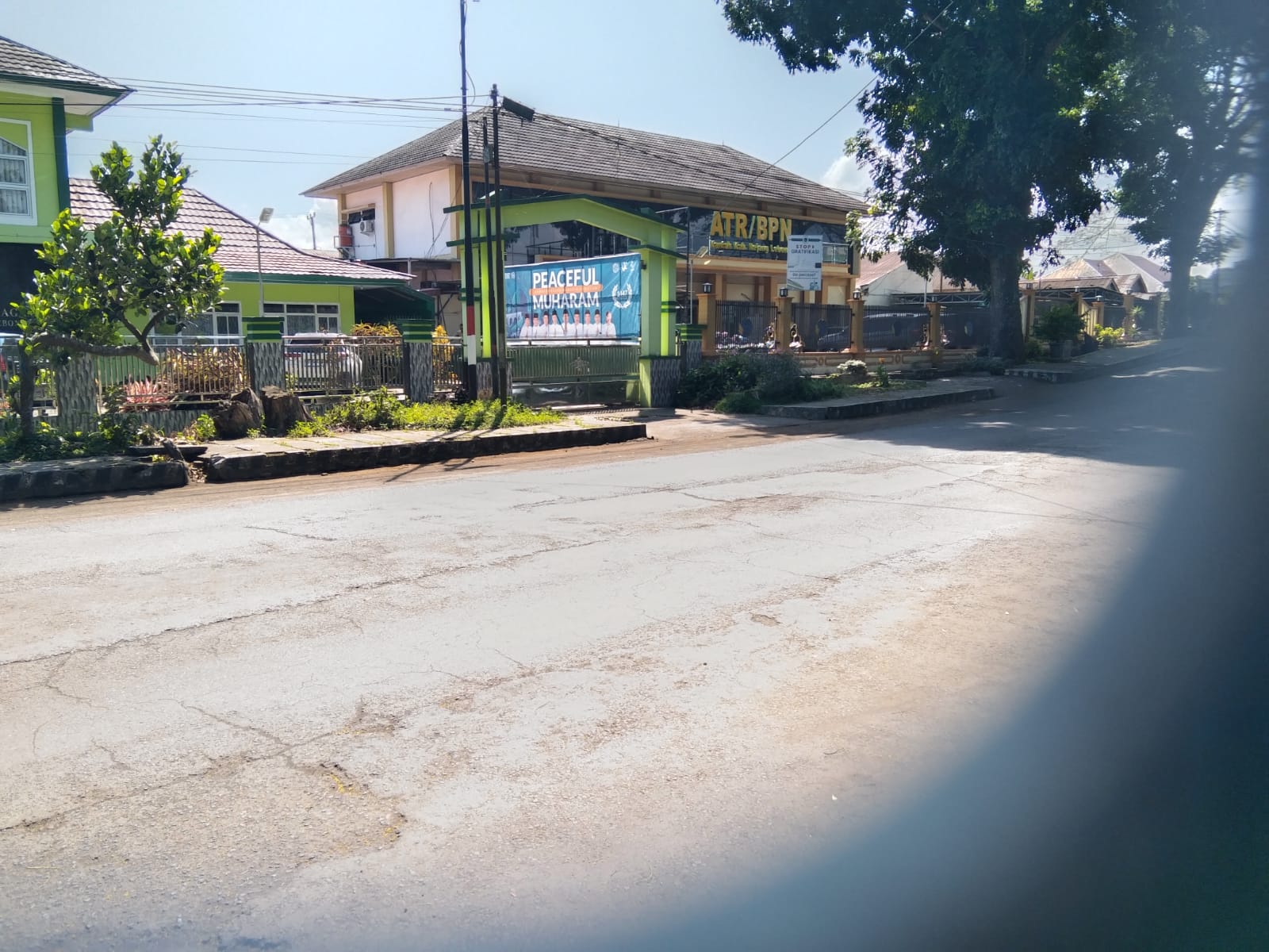 Eko Herry Purnomo, ST Pjs Kadis PUPRPKP Rejang Lebong; REKONSTRUKSI JALAN SUKOWATI : ADA PENURUNAN KETINGGIAN VOLUME DEPAN KAKEMENAG REJANG LEBONG 3